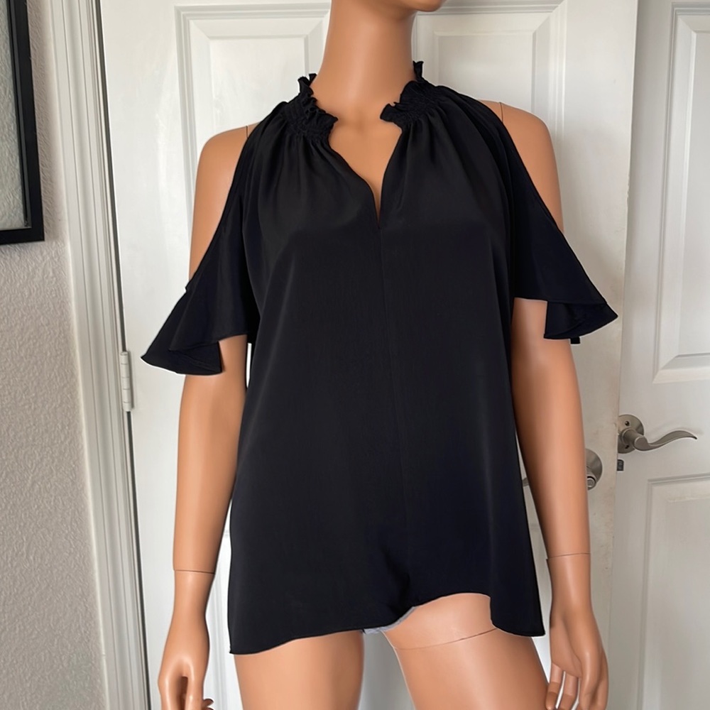 RACHEL Rachel Roy COLD SHOULDER BLOUSE. Black. Size M. EXCELLENT CONDITION